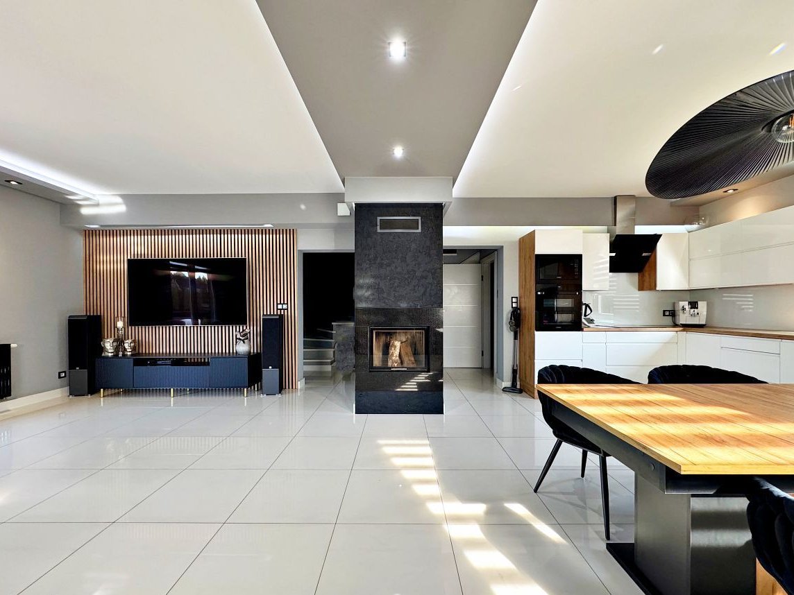 * Zadbany Dom wolnostojący/taras/garaż/2009r. *