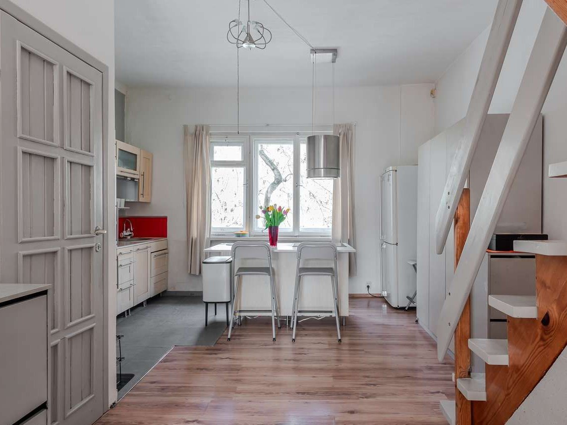 Apartament na Saskiej Kępie 204 m/1 piętro budynku - ul. Jakubowska