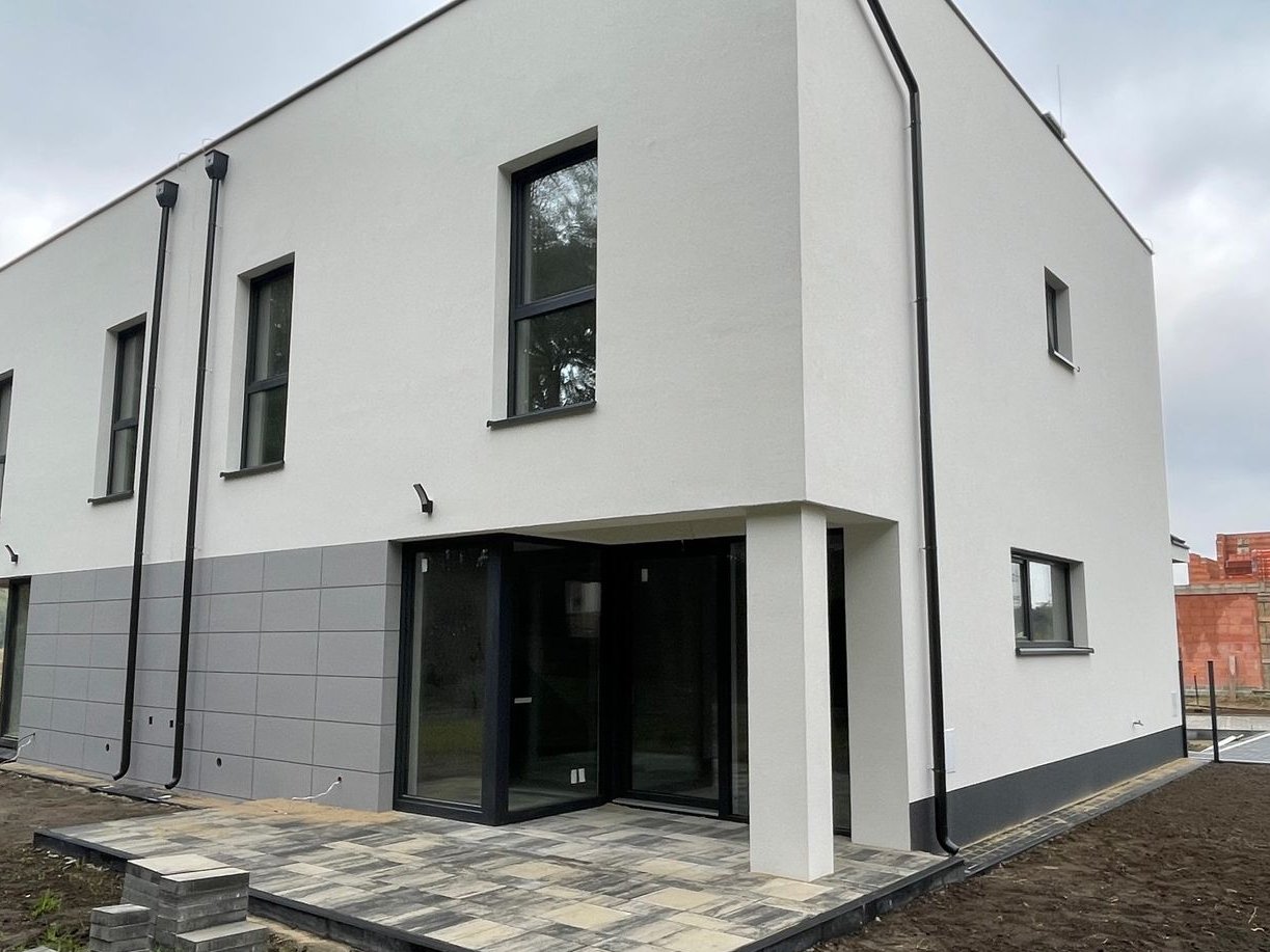 Dom 137m2 z garażem na zamkniętym osiedlu - Złotno