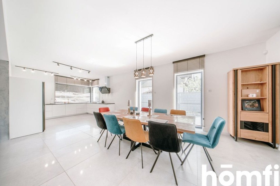 Dom z garażem i ogrodem