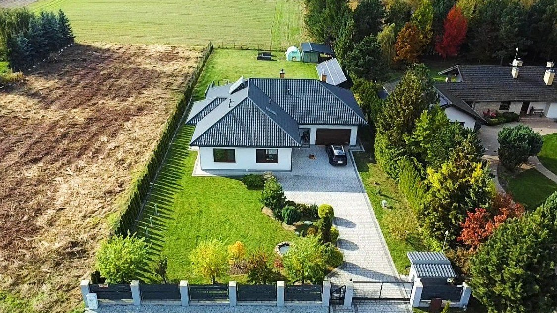 Piękny dom wolnostojący, na dużej działce