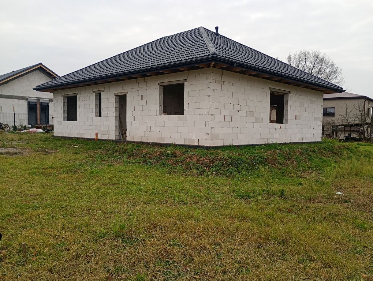 Nowy dom 4-pokojowy w spokojnej okolicy