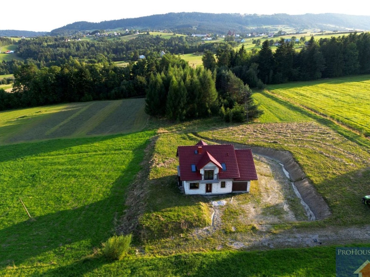Nowy dom jednorodzinny z dużą działką