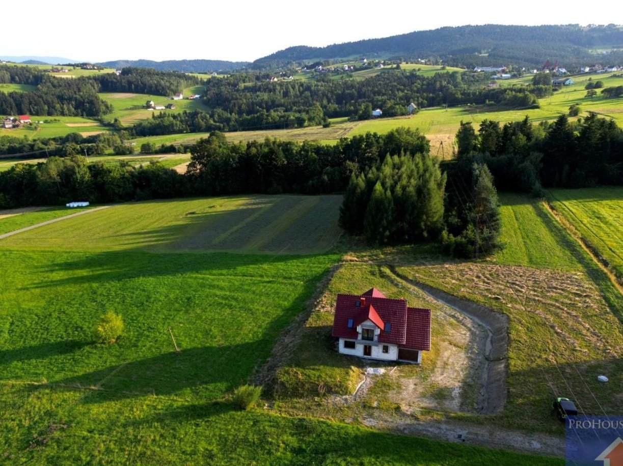 Nowy dom jednorodzinny z dużą działką