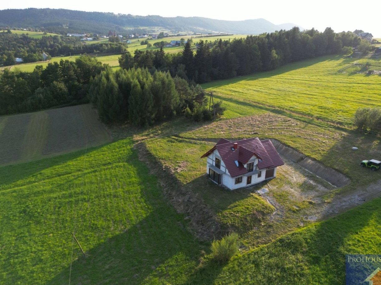 Nowy dom jednorodzinny z dużą działką