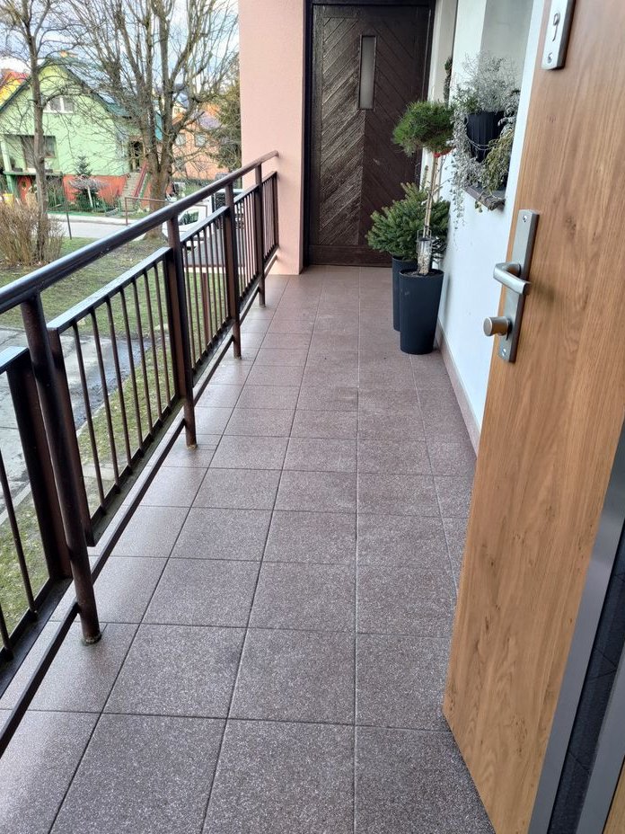 Przestronne mieszkanie dwupokoj. na 1. piętrze w bloku w Kościerzynie