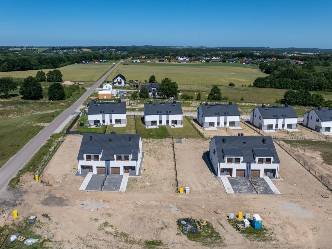 Domy w Warzenku, Duże działki, tenis, golf, konie