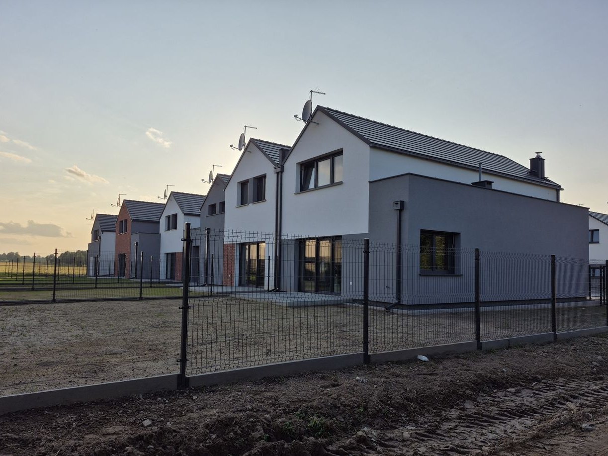 Domy na Podgaju, Gaj k/ Śremu osiedle zamknięte - monitorowane