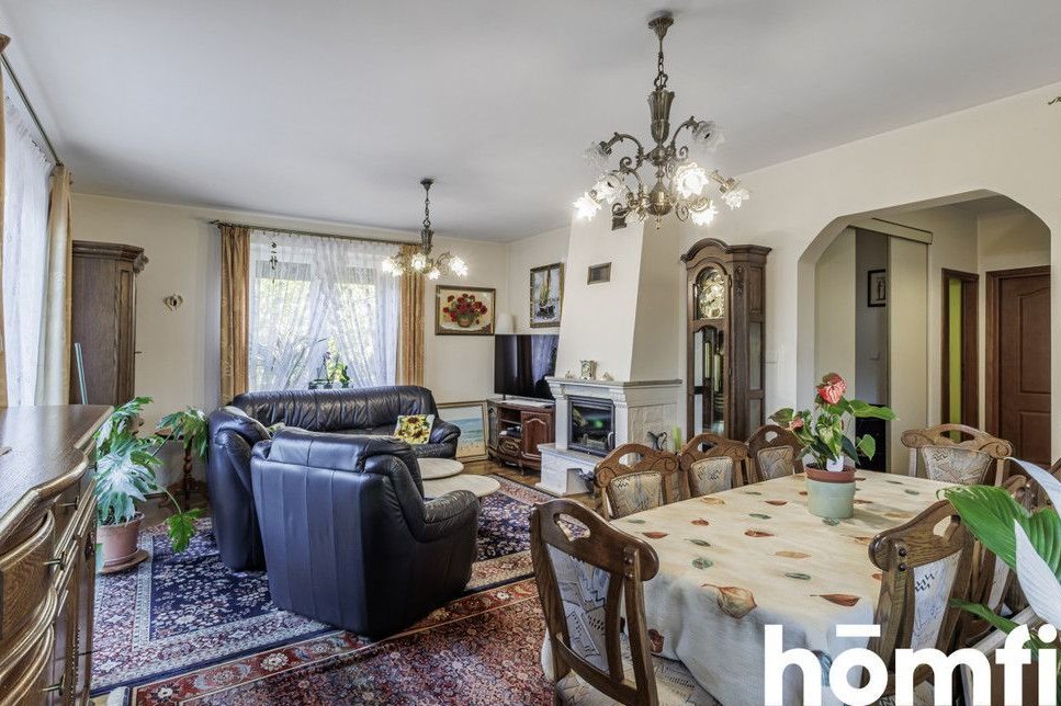 Duży rodzinny dom z malowniczym ogrodem