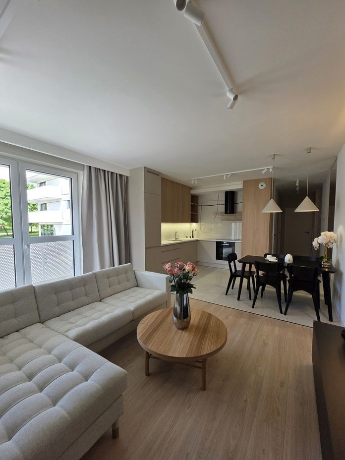 M-4 APARTAMENT Maratońska 49 z trzema balkonami !!!