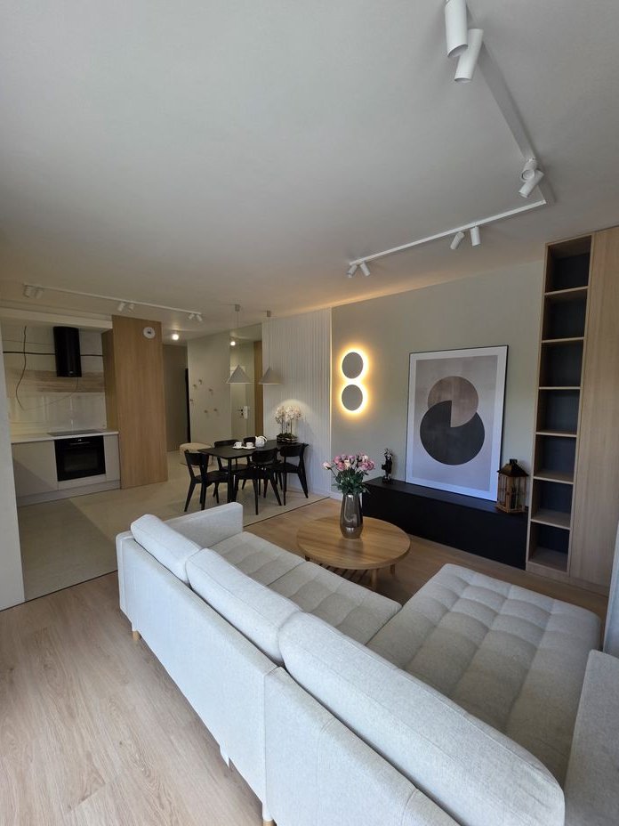 M-4 APARTAMENT Maratońska 49 z trzema balkonami !!!