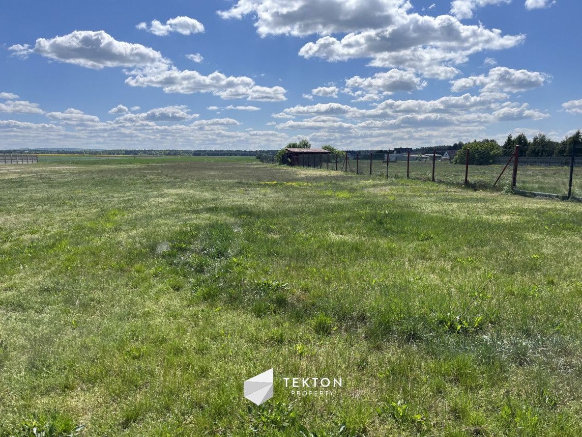 Dwurodzinny dom z budynkiem gospodarczym, Nakło