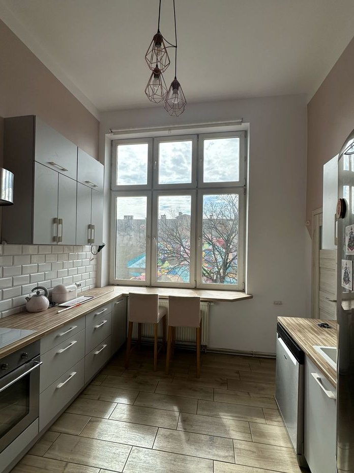 104 m² | centrum Łodzi | do zamieszkania | parking | komórka | meble