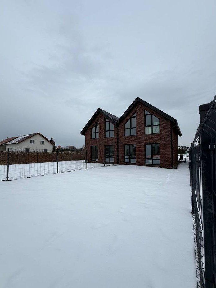 Domy z wyjątkową elewacją! Bez pozwolenia od MSWiA – w Długołęce