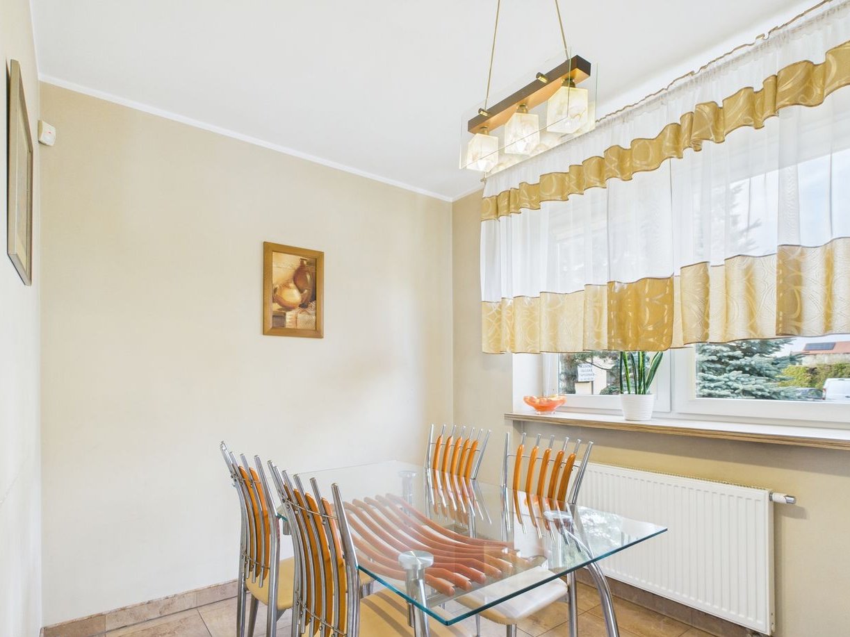 Dom w centrum Ząbek