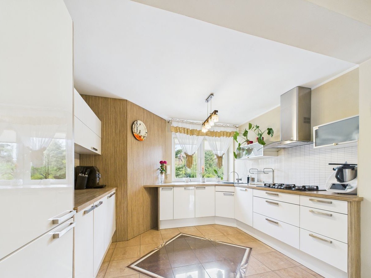 Dom w centrum Ząbek