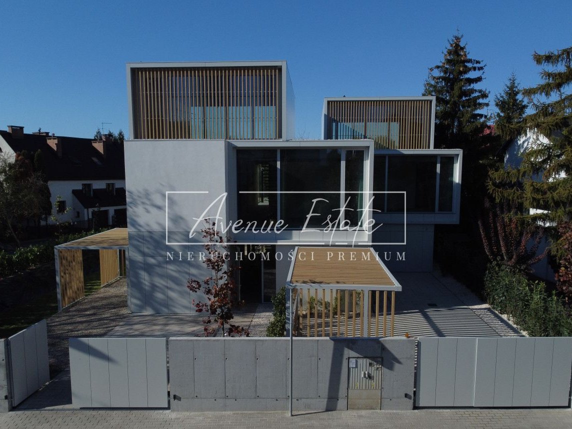 Dom Spleciony- Entwined House - Szklany Dom