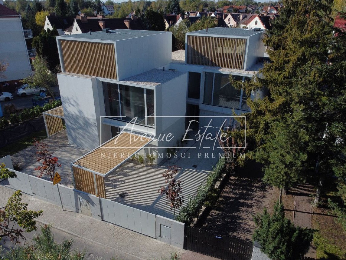 Dom Spleciony- Entwined House - Szklany Dom