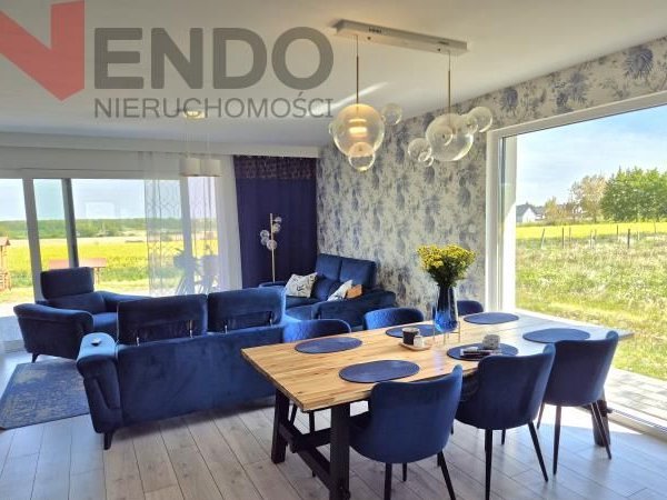 Parterowy dom, wnętrze w nadmorskim stylu Hampton