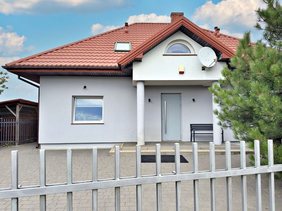 Atrakcyjny, zadbany dom z ogrodem w Cekanowie