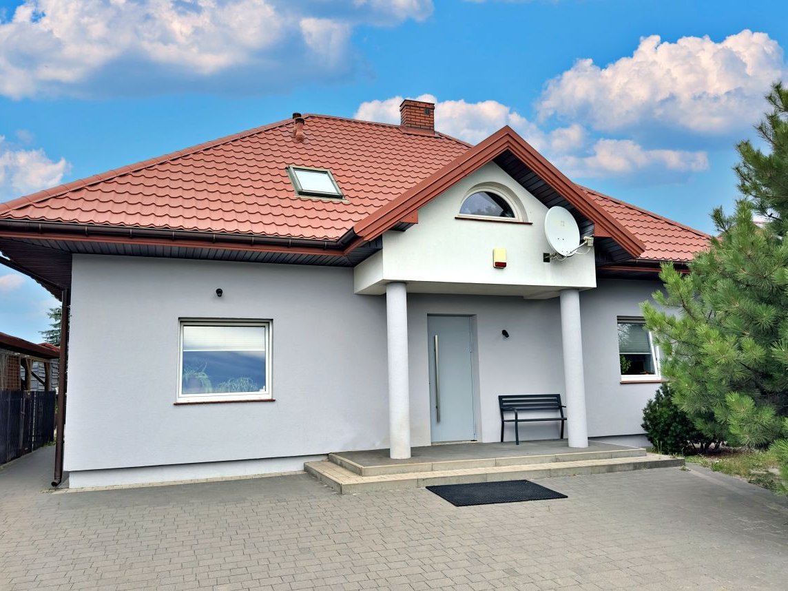 Atrakcyjny, zadbany dom z ogrodem w Cekanowie