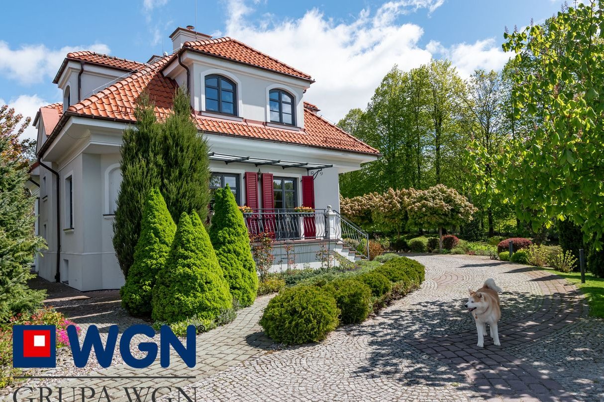 Dom wolnostojący o pow. 187m2 w Piastowie.