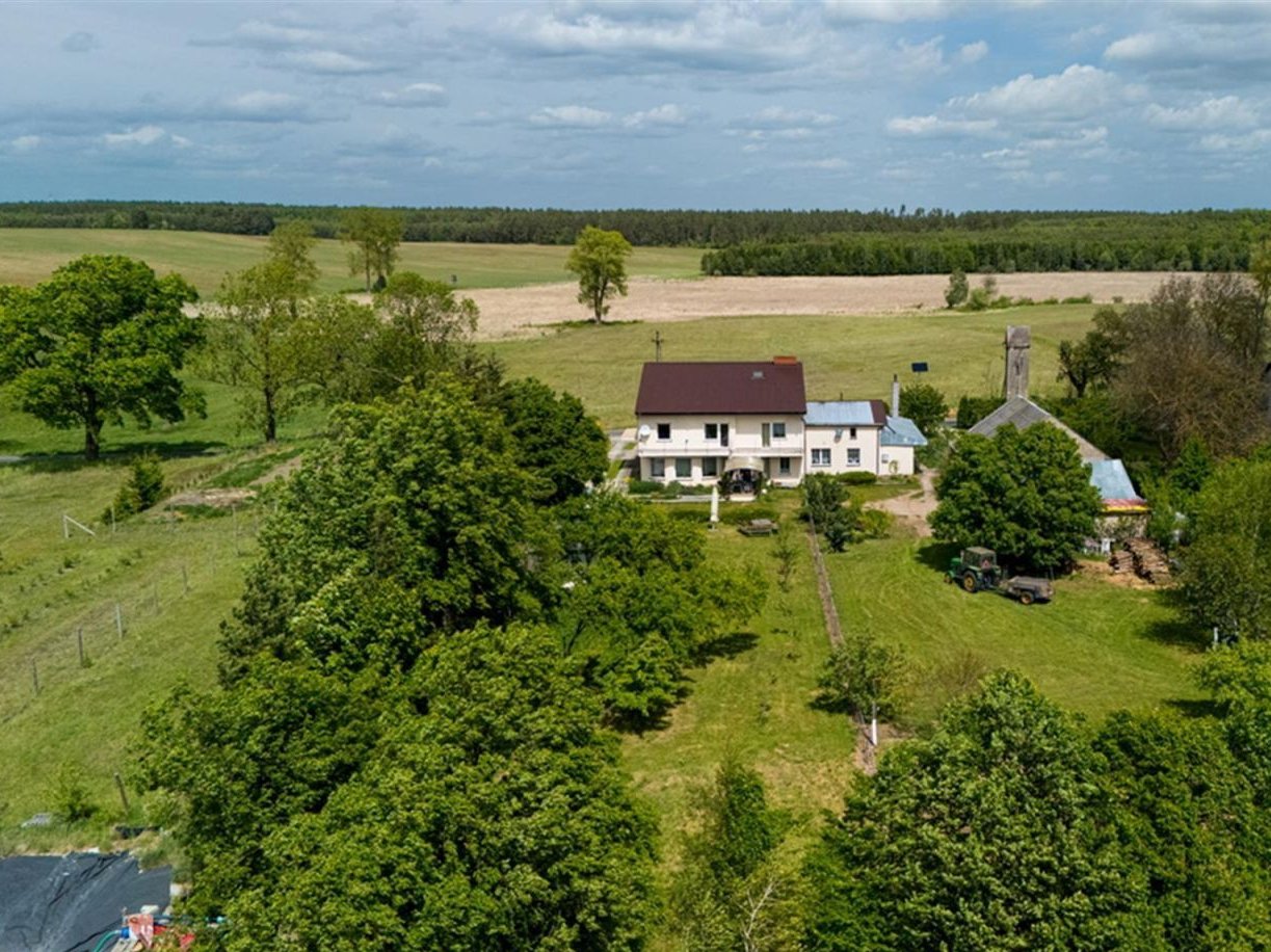 Dom z gospodarstwem rolnym – na Pojezierzu Ińskim