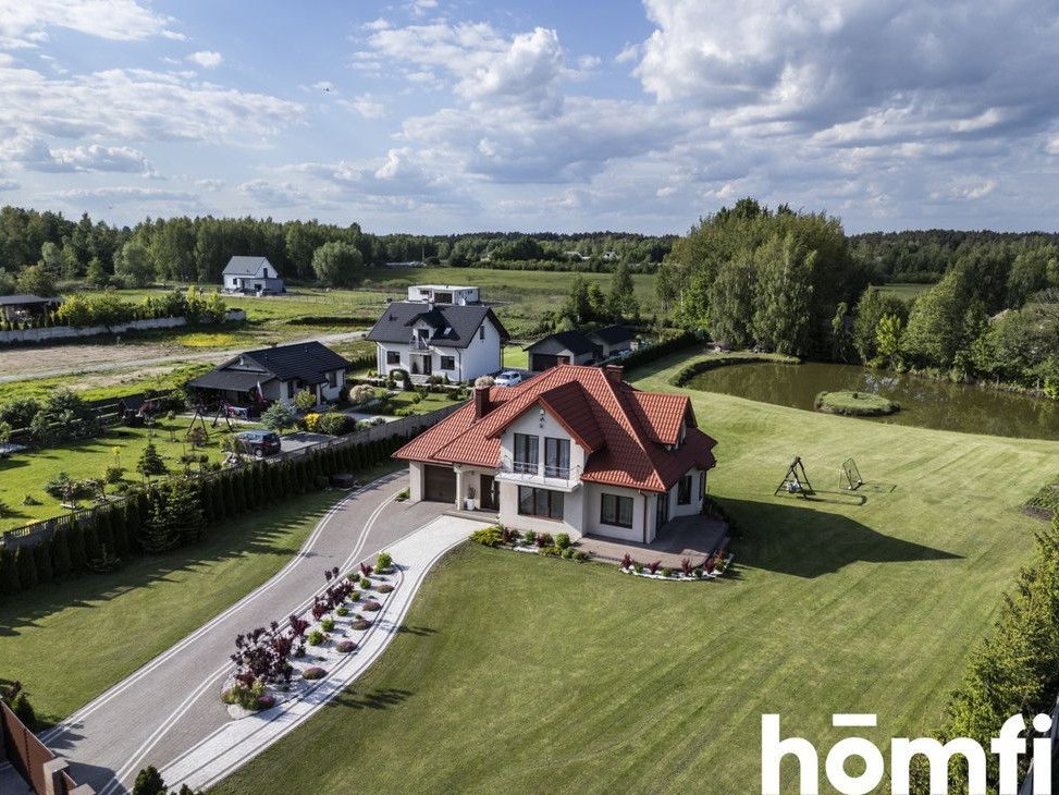 Rezydencja ze stawem w Klwatach koło Radomia