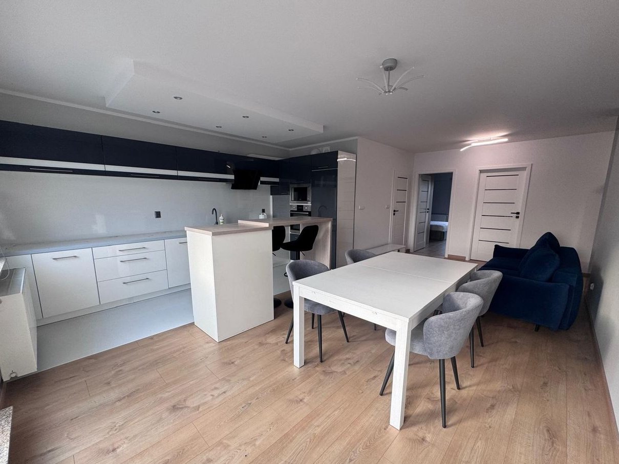 Apartament po remoncie – 7piętro, 3 pokoje, 2 balkony – ul. Dmowskiego