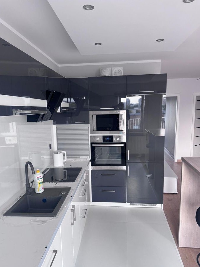 Apartament po remoncie – 7piętro, 3 pokoje, 2 balkony – ul. Dmowskiego