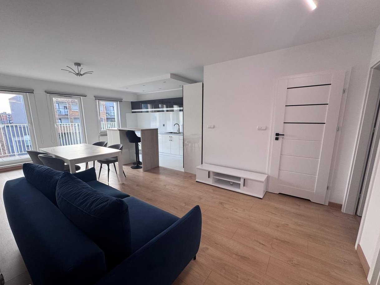 Apartament po remoncie – 7piętro, 3 pokoje, 2 balkony – ul. Dmowskiego