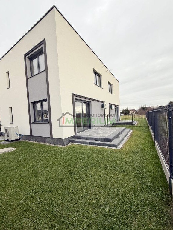 Dom w zabudowie bliźniaczej 105 m2 w Chełmcu.