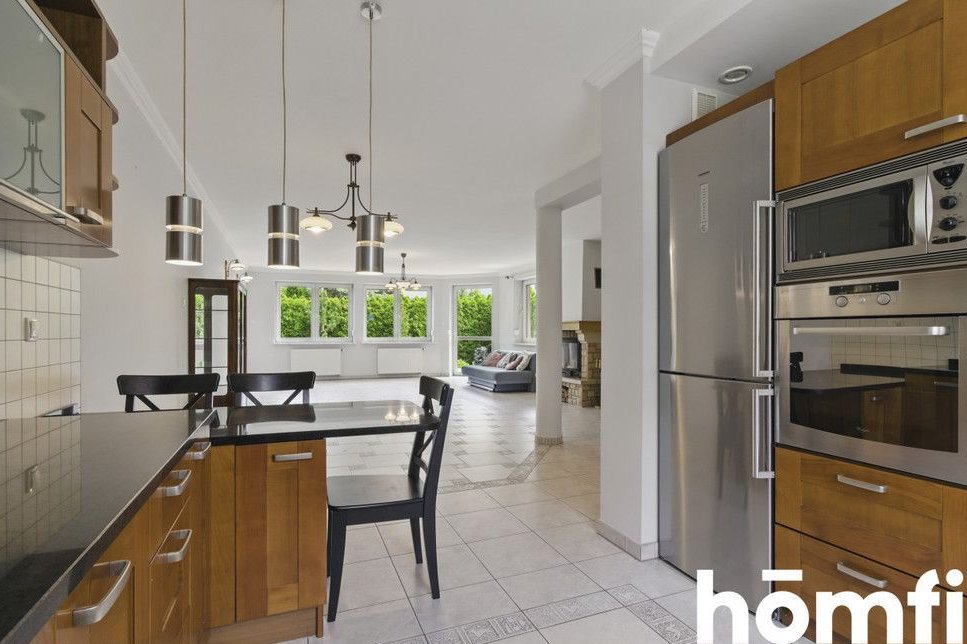 Komfortowy dom z kominkiem w spokojnej okolicy