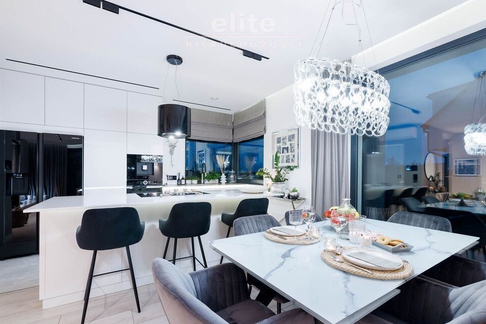 Śliczny wolnostojący dom na sprzedaż 5 pokojowy