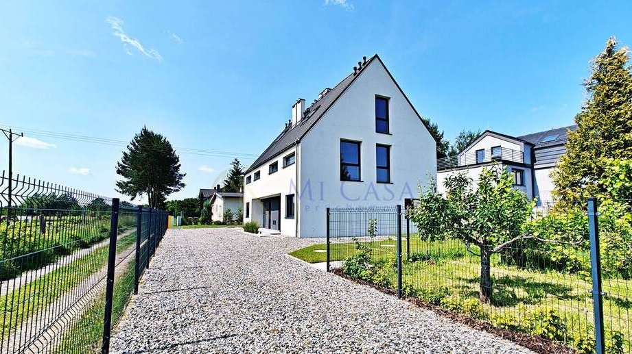 Funkcjonalny dom z 6 pokojami, w tym dodatkowy pokój na parterze