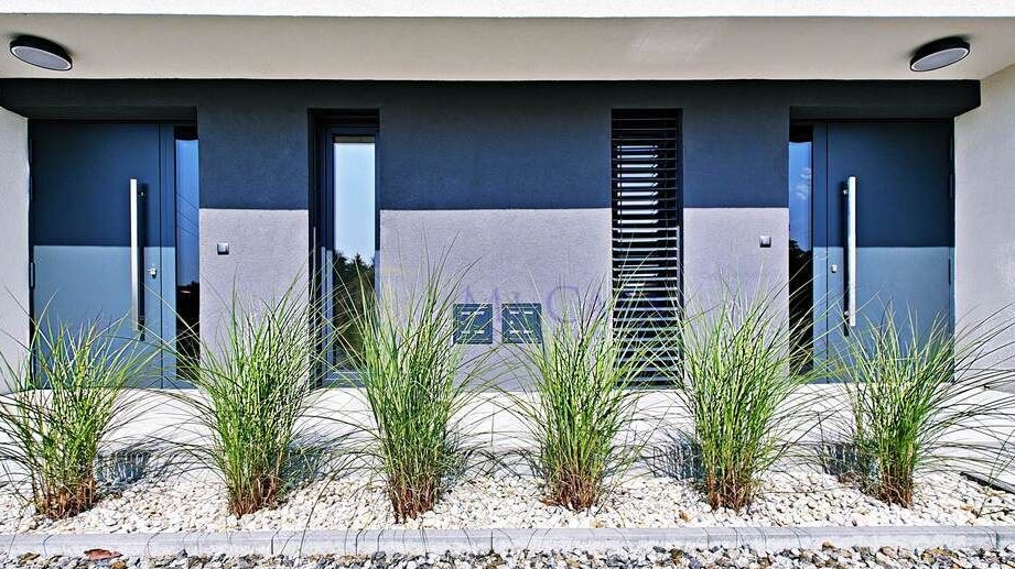 Funkcjonalny dom z 6 pokojami, w tym dodatkowy pokój na parterze