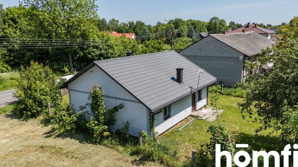 Dom z budynkami gospodarczymi -siedlisko k. Pionek