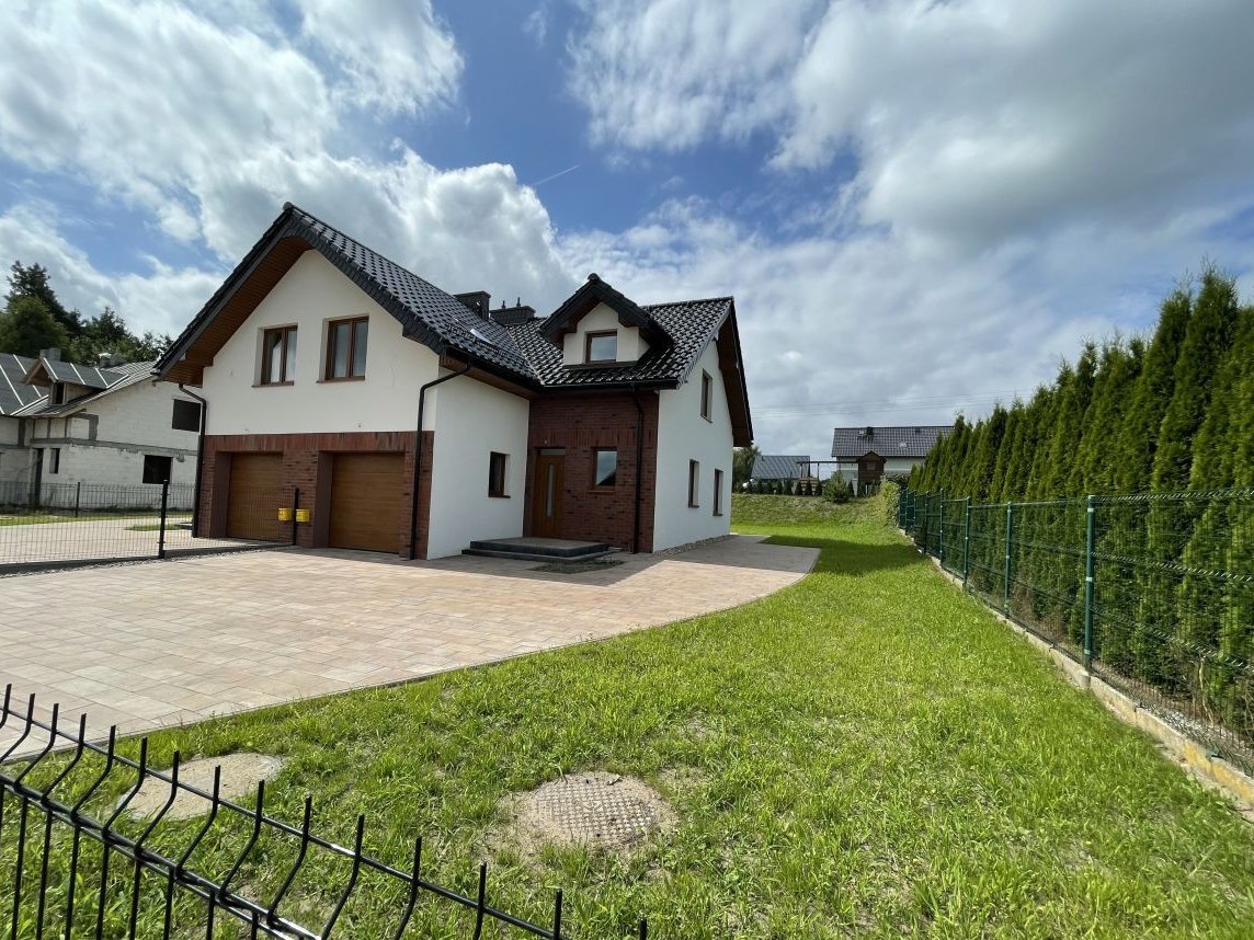 Lokal z garażem w zabudowie bliźniaczej Kobysewo