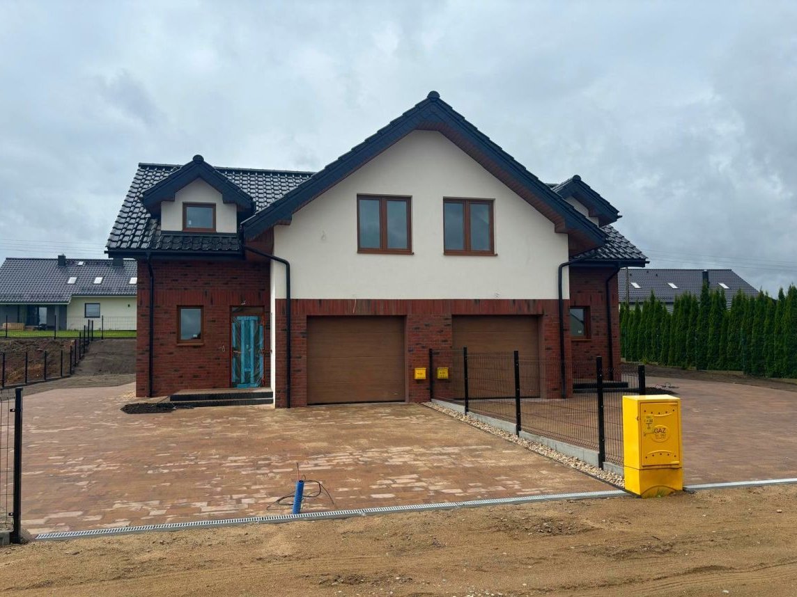 Lokal z garażem w zabudowie bliźniaczej Kobysewo