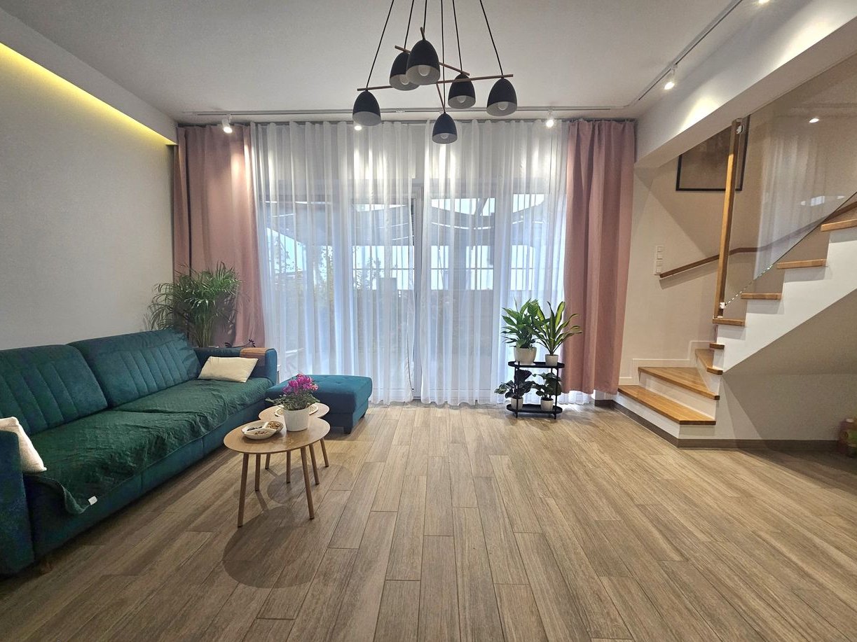 Dom w Zgorzale blisko PKP Nowa Iwiczna – komfort i wygoda