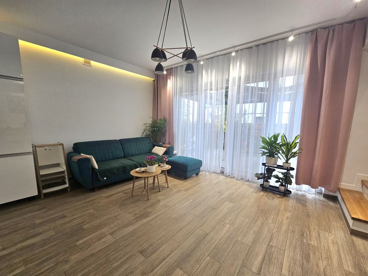 Dom w Zgorzale blisko PKP Nowa Iwiczna – komfort i wygoda