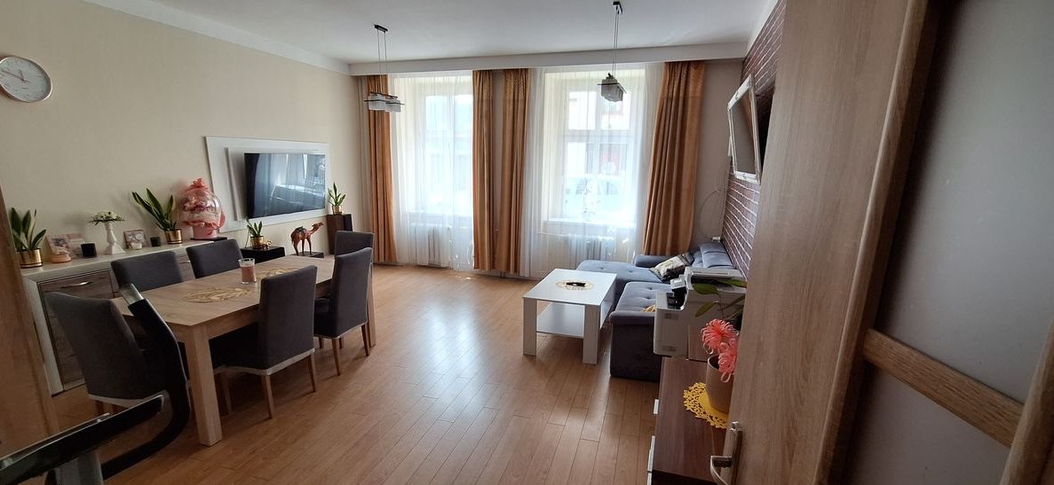 78 m² w sercu Raciborza — parter, potencjał 2 lokali.