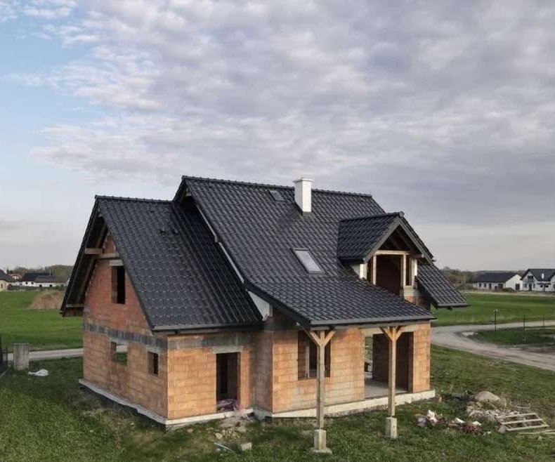 Przestronny dom z garażem na sprzedaż