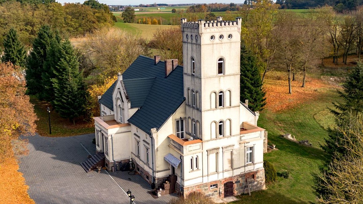 XIX-wieczny obiekt pałacowo-parkowy | 9 ha | 1106 m²