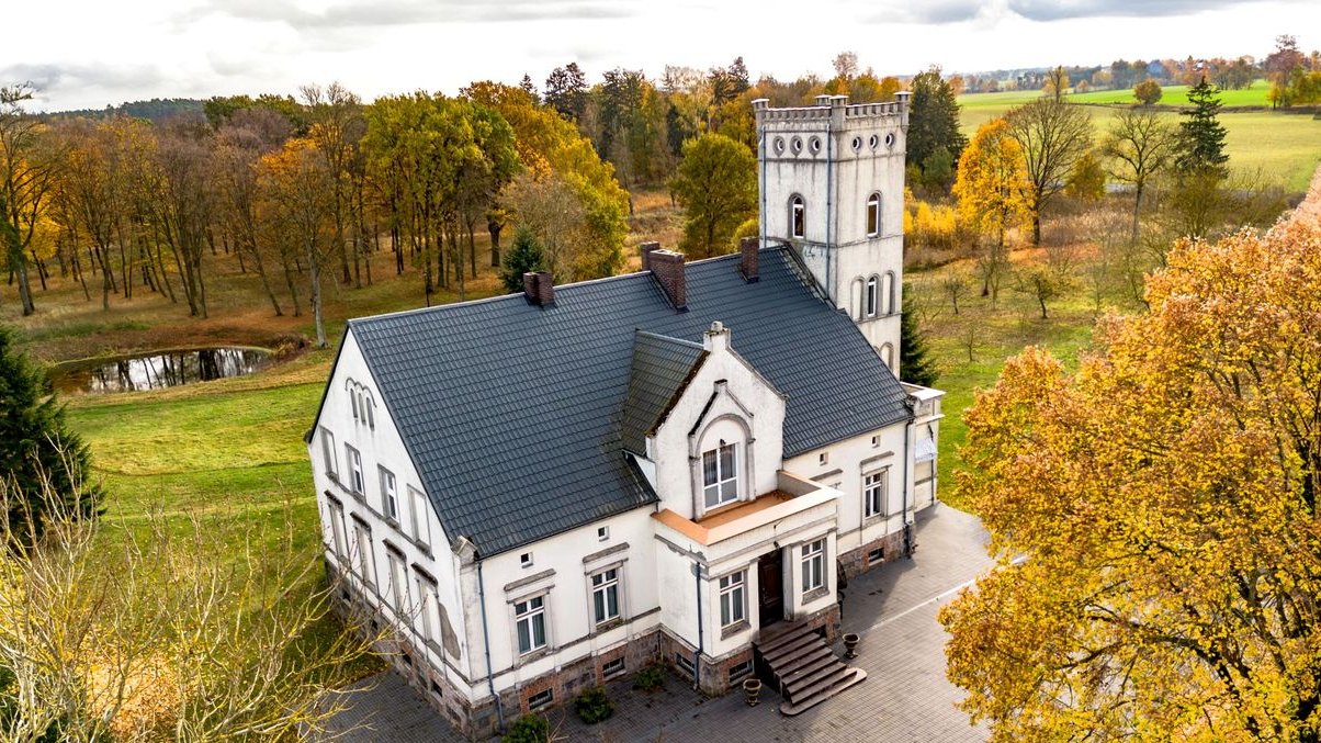 XIX-wieczny obiekt pałacowo-parkowy | 9 ha | 1106 m²