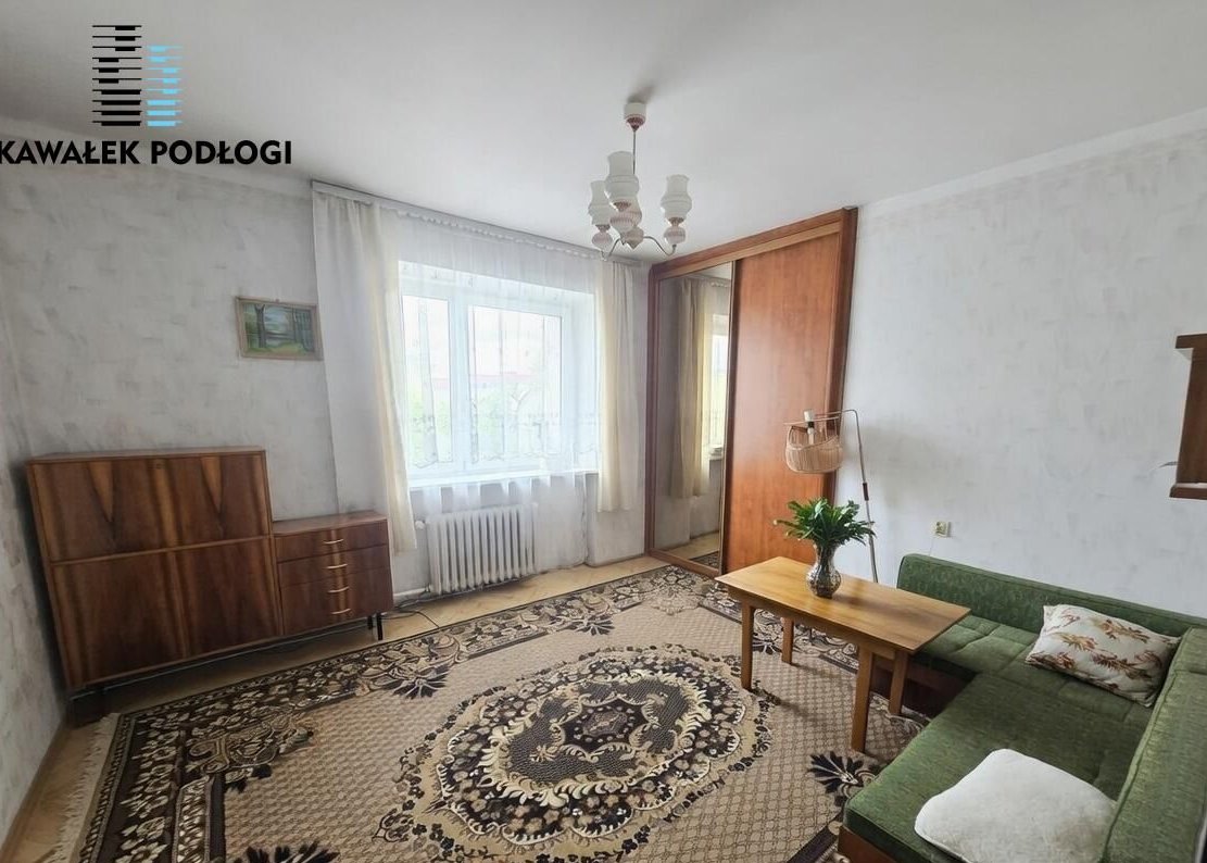 Trzy duże pokoje (68m2) do remontu z parkingiem