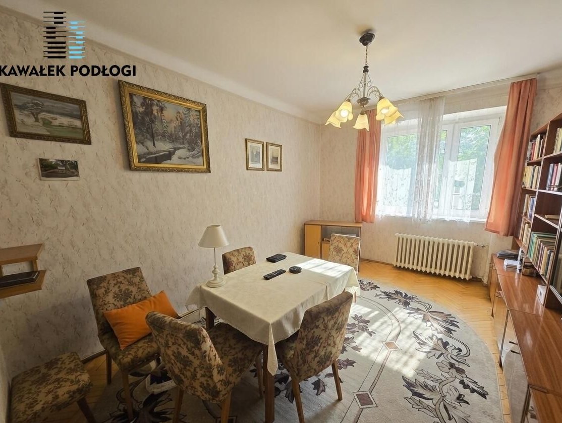 Trzy duże pokoje (68m2) do remontu z parkingiem