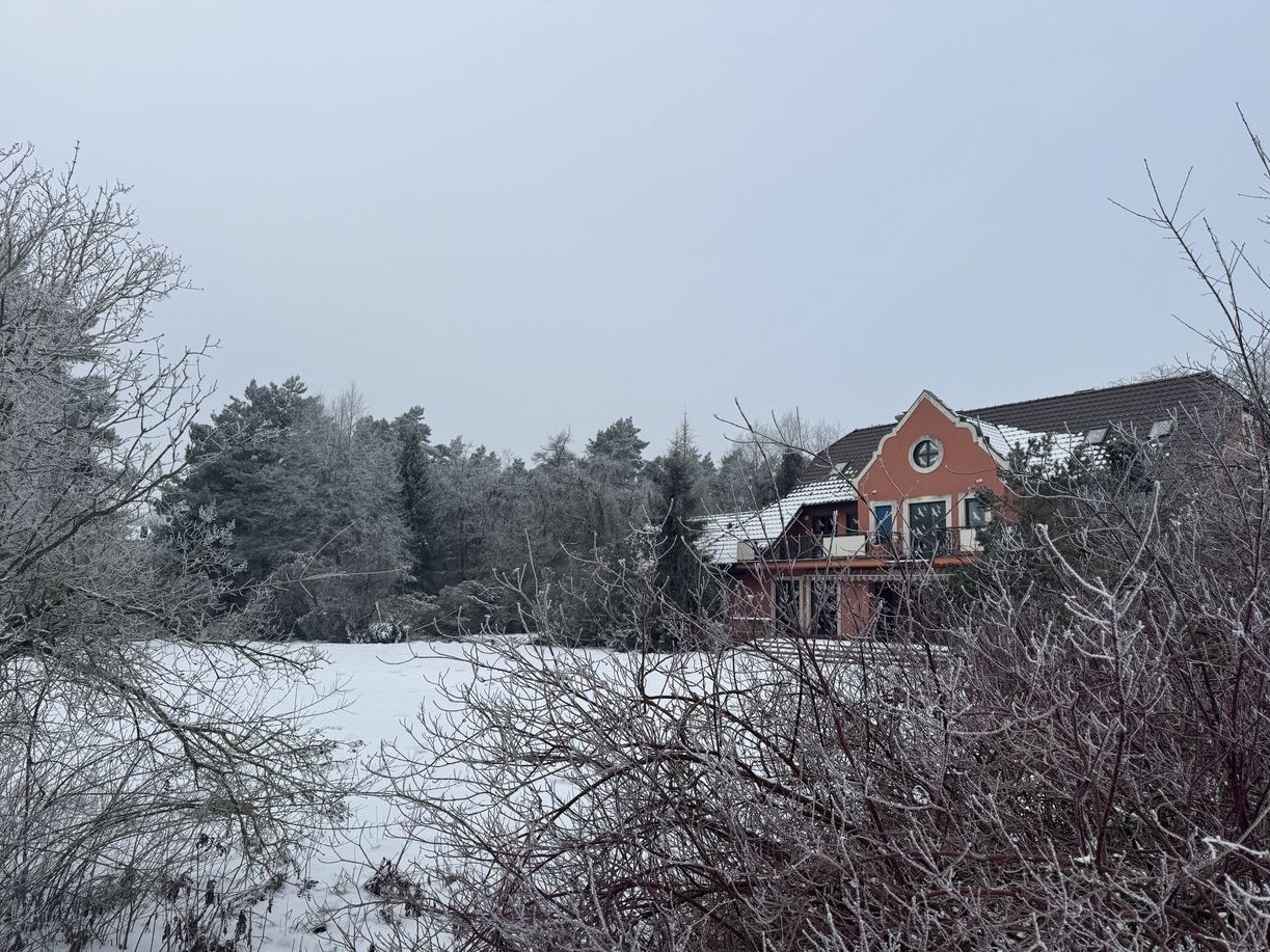 POSIADŁOŚĆ REZYDENCYJNA Z BASENEM,KORTEM TENISOWYM, STAWEM