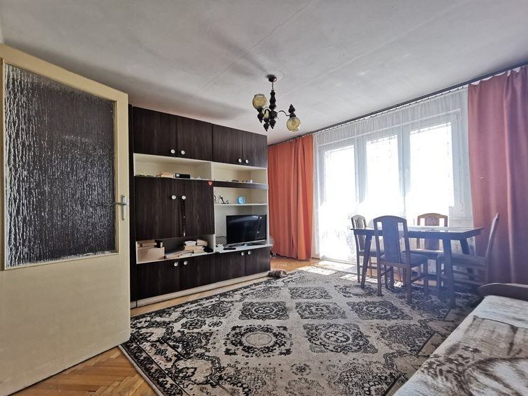 Sprzedam mieszkanie z balkonem , do remontu