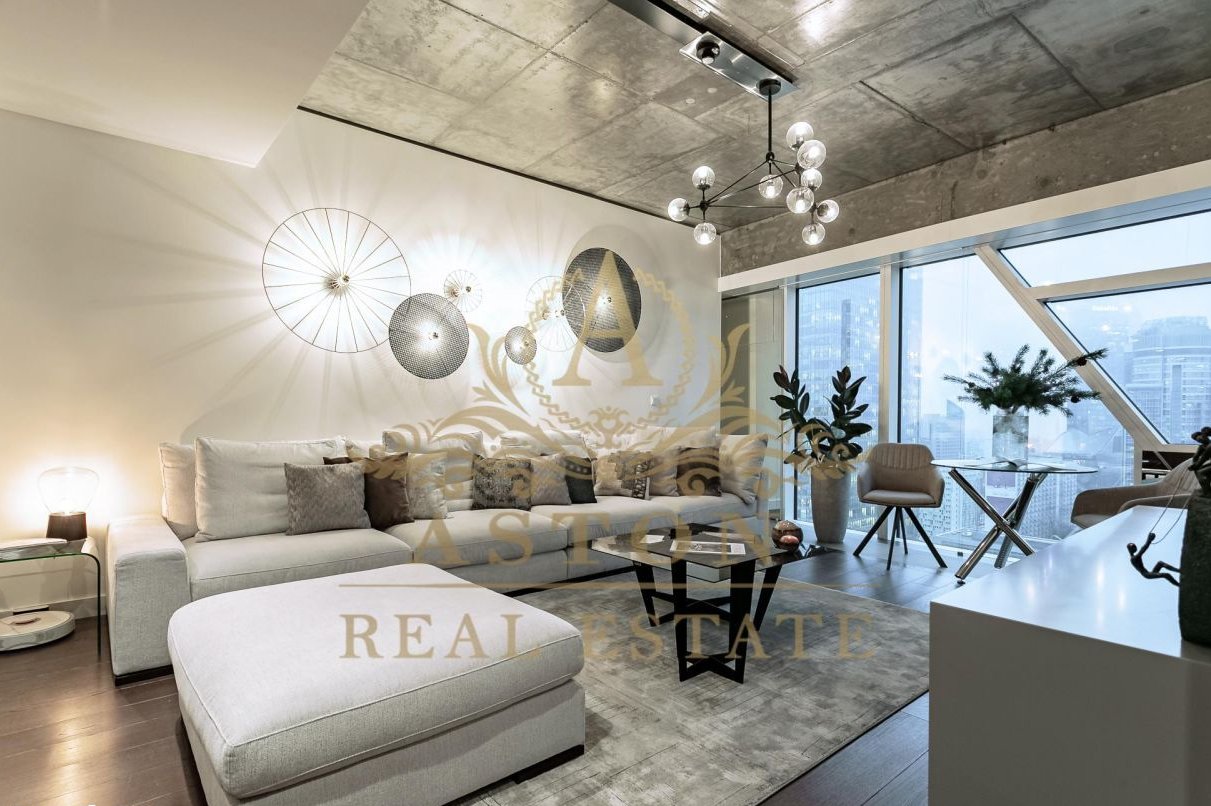 Spectacular apartment on 22nd floor on Złota 44